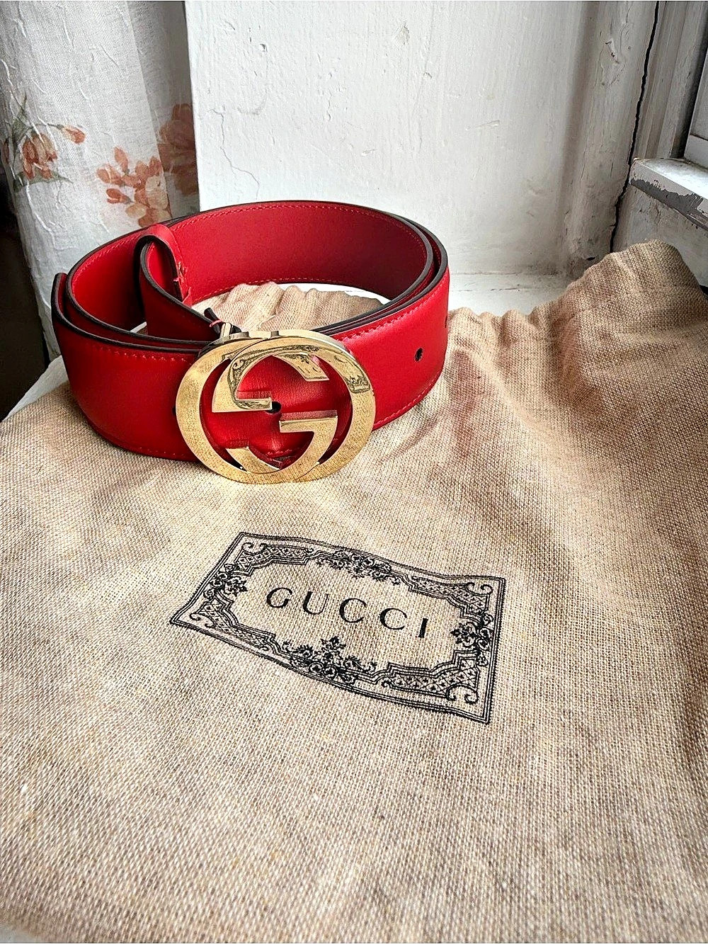 Gucci Interlocking G belt in Red & Gold Like New